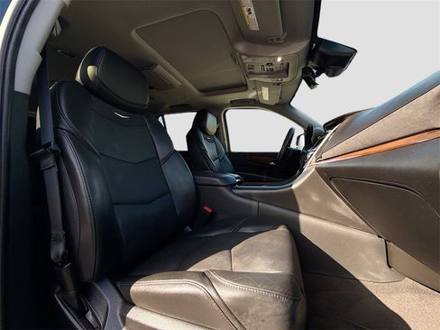 Used 2020 Cadillac Escalade Luxury image 33