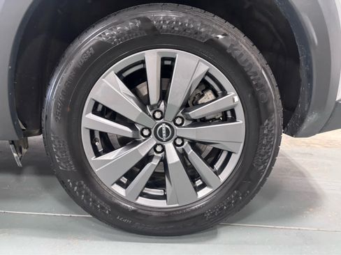 Used 2025 Nissan Pathfinder SV AWD/4WD image 10