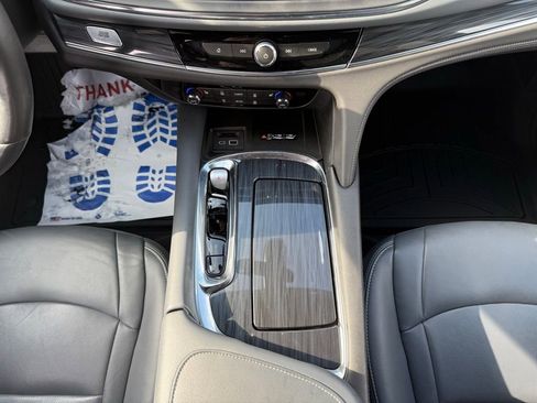 Used 2022 Buick Enclave Essence image 25