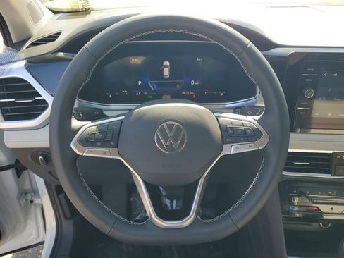 New 2026 Volkswagen Taos SE FWD image 19