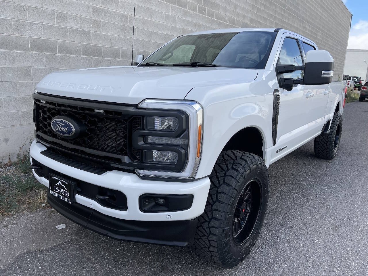 Used 2023 Ford F350 Lariat w/ Lariat Ultimate Package AWD/4WD image 31