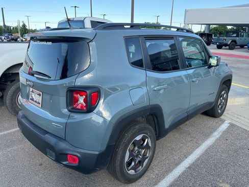 Used 2016 Jeep Renegade Latitude AWD/4WD image 2