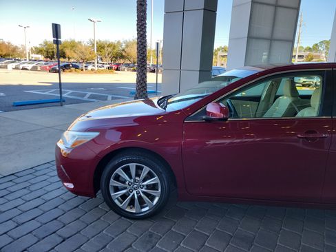 Used 2017 Toyota Camry XLE image 2