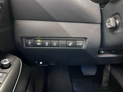 Used 2023 Toyota Venza Limited AWD/4WD image 16