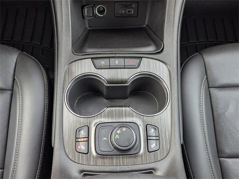 Used 2023 GMC Acadia SLT image 20