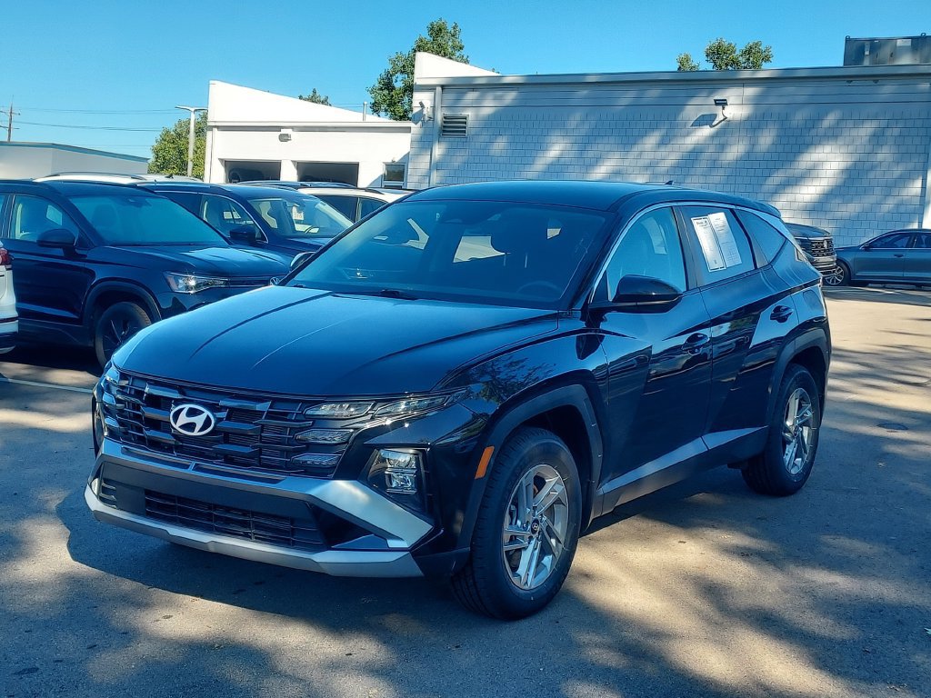 Used 2025 Hyundai Tucson SE AWD/4WD image 3