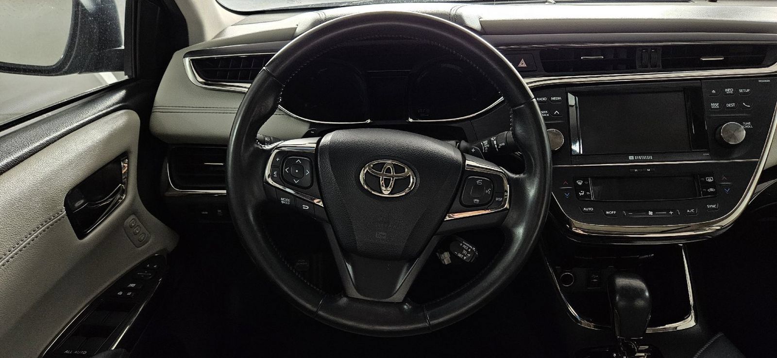 Used 2013 Toyota Avalon Limited FWD image 10