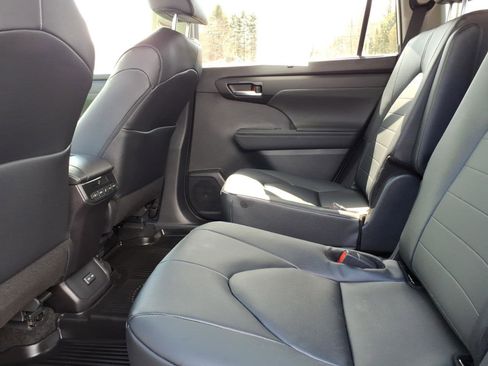 Certified 2026 Toyota Highlander XLE image 7