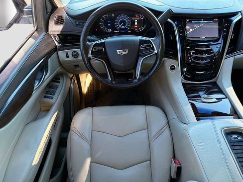 Used 2017 Cadillac Escalade Premium Luxury image 17