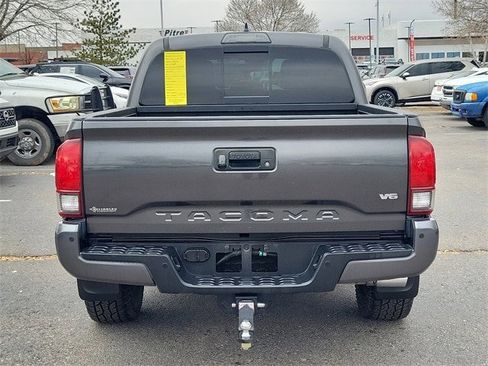 Used 2018 Toyota Tacoma TRD Off-Road image 5