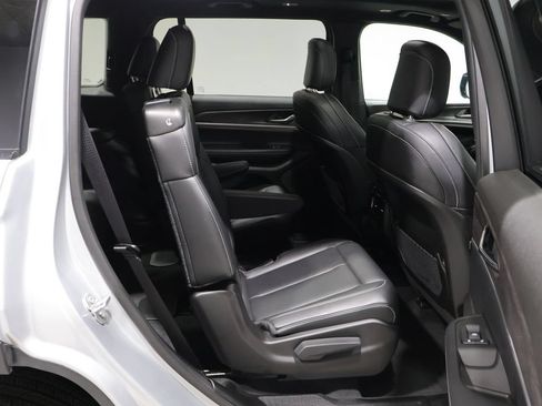 Used 2025 Jeep Grand Cherokee L Limited AWD/4WD image 21