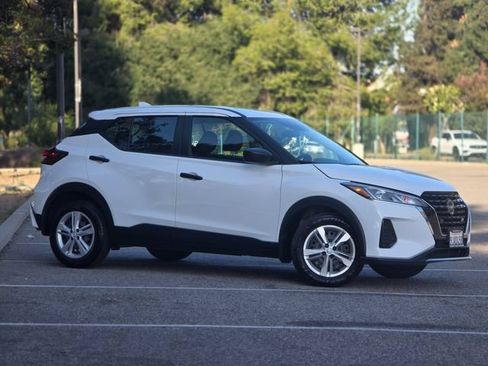 Used 2023 Nissan Kicks S FWD image 5
