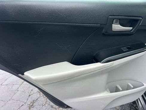 Used 2013 Toyota Camry LE image 11