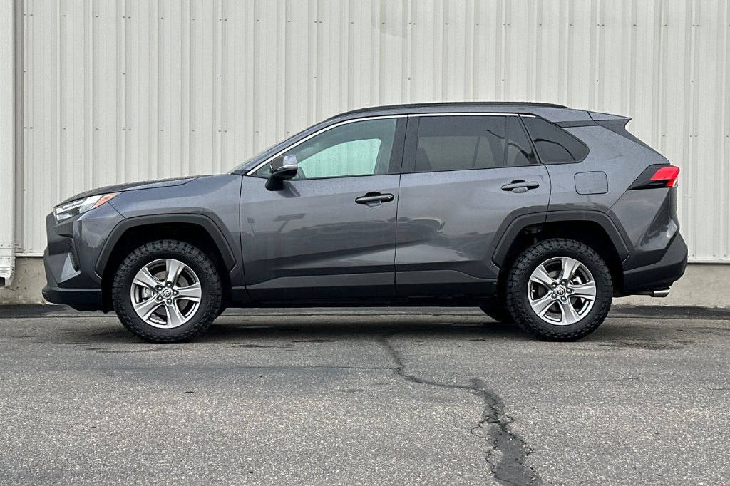 Used 2025 Toyota RAV4 XLE AWD/4WD image 15