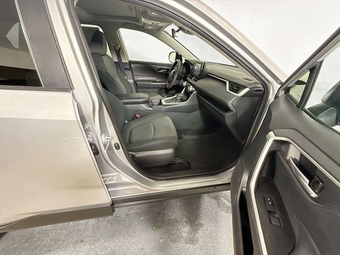 Certified 2021 Toyota RAV4 XLE w/ Convenience Package FWD image 25