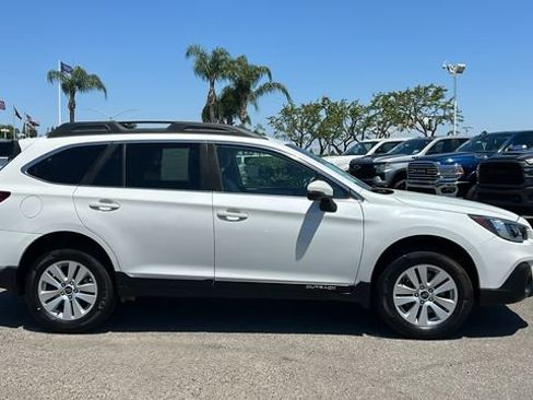 Used 2018 Subaru Outback 2.5i Premium AWD/4WD image 2