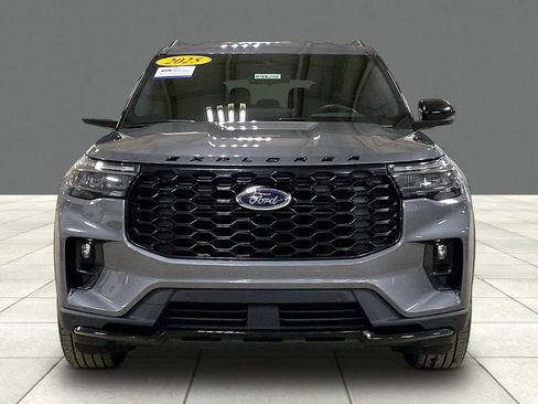 Certified 2025 Ford Explorer ST-Line w/ ST-Line Street Pack image 3