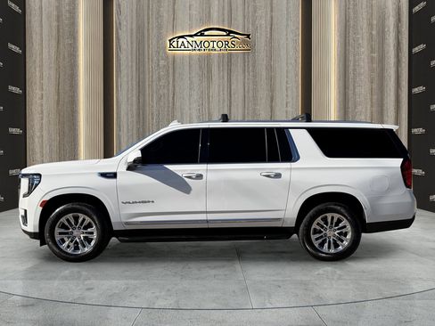 Used 2022 GMC Yukon XL SLT w/ SLT Luxury Package image 4