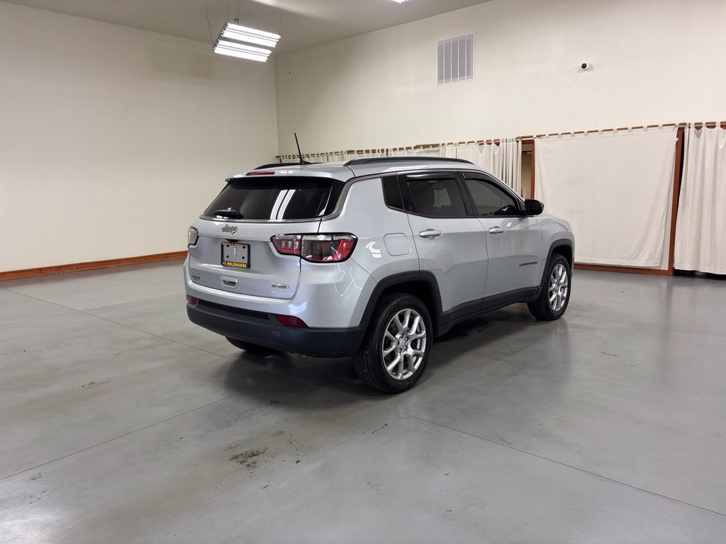 Used 2024 Jeep Compass Latitude AWD/4WD image 8