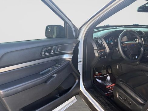 Used 2018 Ford Explorer XLT w/ Equipment Group 202A AWD/4WD image 11