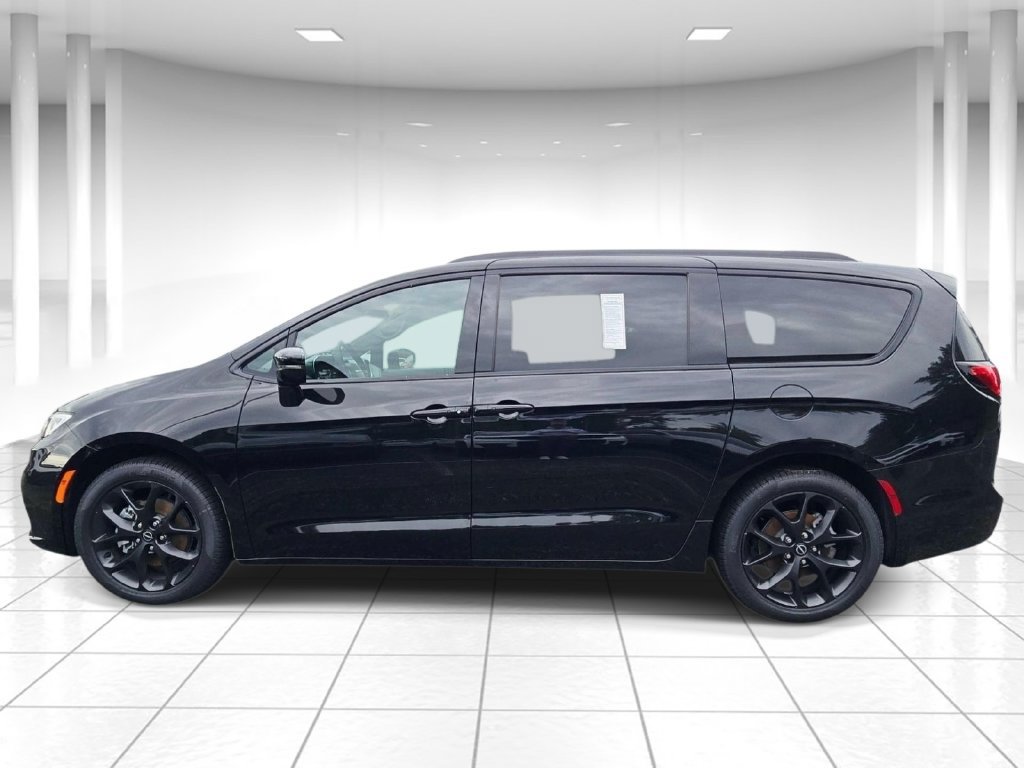New 2026 Chrysler Pacifica Select w/ S Appearance Package FWD image 6