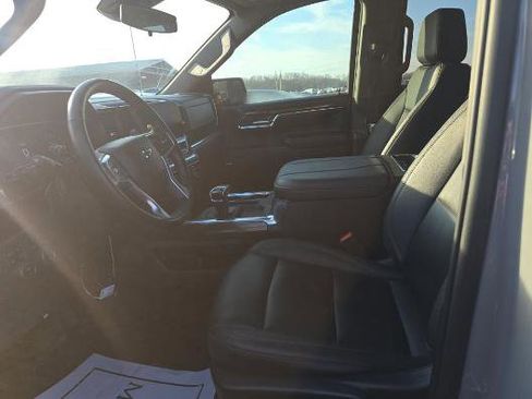 Used 2024 Chevrolet Silverado 1500 LT Trail Boss w/ Convenience Package II image 6