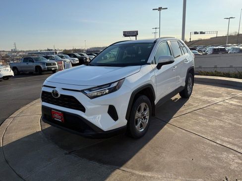 Used 2023 Toyota RAV4 XLE w/ Convenience Package image 12