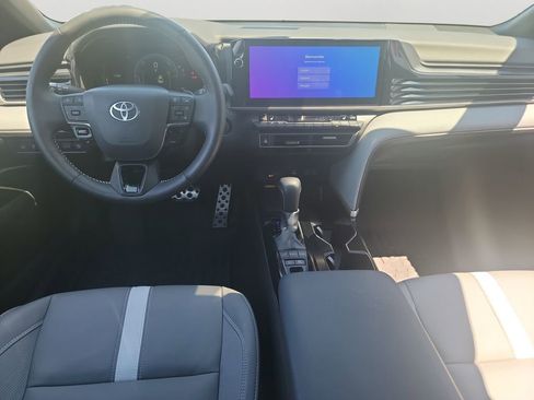 Used 2025 Toyota Camry SE FWD image 15