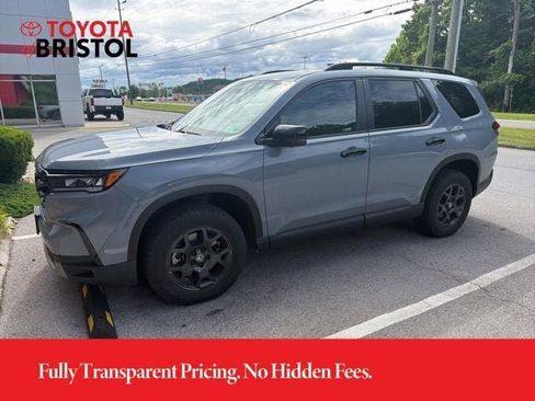 Used 2025 Honda Pilot TrailSport image 3