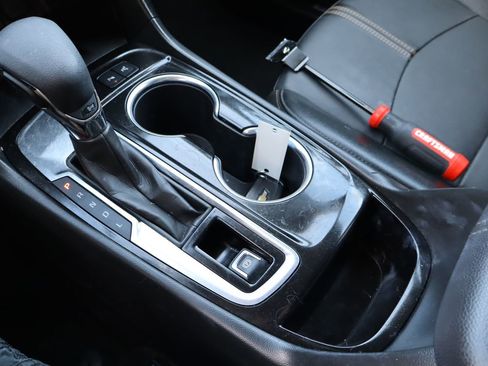 Used 2023 Chevrolet Equinox Premier FWD image 26