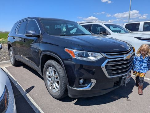 Used 2020 Chevrolet Traverse LT FWD image 3