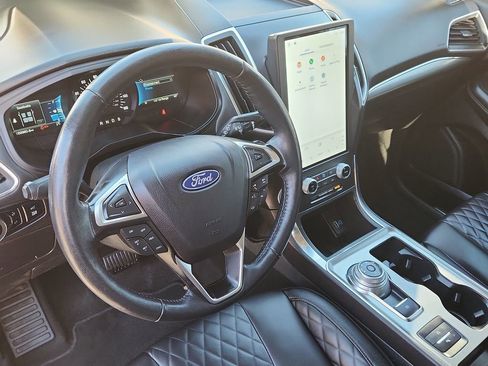 Used 2024 Ford Edge Titanium image 8