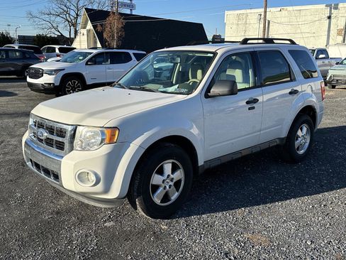 Used 2011 Ford Escape XLT w/ 202A Rapid Spec Order Code image 4