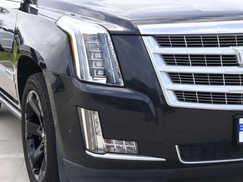 Used 2019 Cadillac Escalade Premium Luxury AWD/4WD image 9