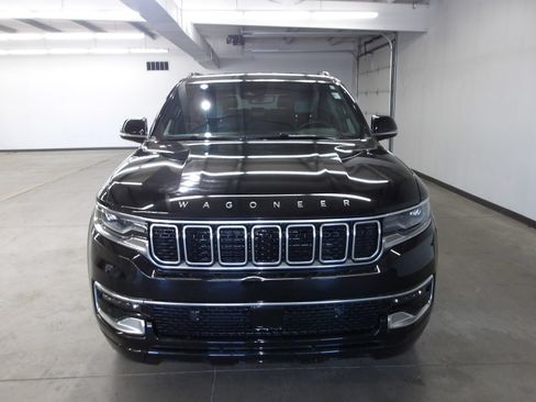 Used 2025 Jeep Wagoneer 4WD image 6