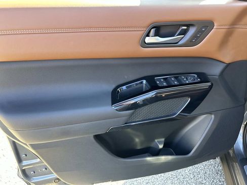 New 2026 Nissan Pathfinder Platinum AWD/4WD image 18