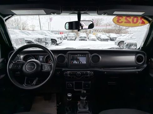 Used 2023 Jeep Gladiator Sport image 19