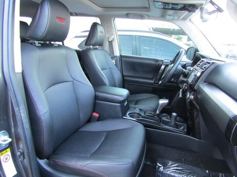 Used 2019 Toyota 4Runner TRD Off-Road Premium AWD/4WD image 12