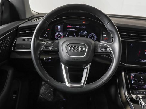 Used 2022 Audi Q8 Premium image 27