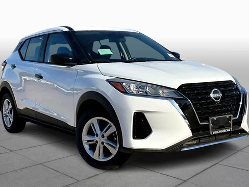 New 2025 Nissan Kicks Play S image 2