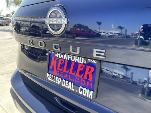 Used 2025 Nissan Rogue SV FWD image 31