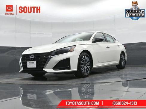 Used 2025 Nissan Altima 2.5 SV FWD image 38