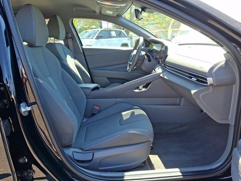 Used 2023 Hyundai Elantra SEL w/ Convenience Package FWD image 13