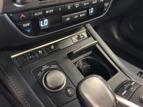Used 2016 Lexus ES 350 w/ Navigation System Package FWD image 27