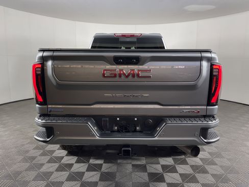 Used 2025 GMC Sierra 2500 AT4 w/ AT4 Premium Plus Package image 4