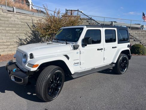 Used 2022 Jeep Wrangler Unlimited Sahara w/ Cold Weather Group image 30