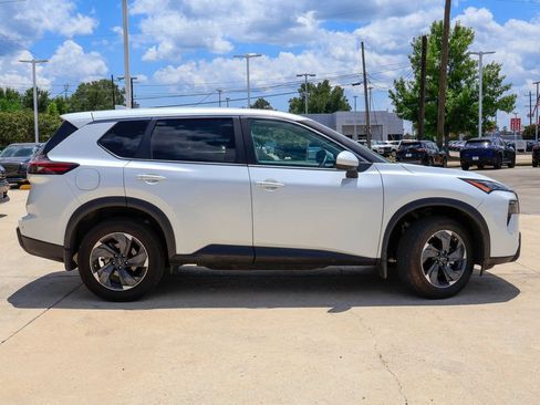 Certified 2026 Nissan Rogue SV w/ Cold Weather Package FWD image 22