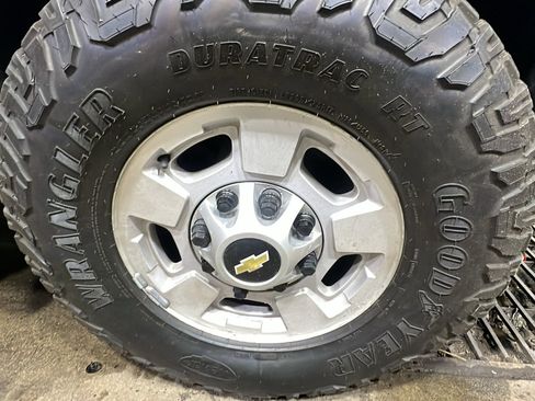 Used 2011 Chevrolet Silverado 2500 W/T w/ Snow Plow Prep Package image 9