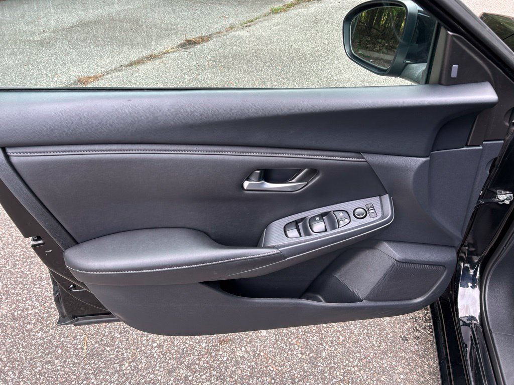 Used 2024 Nissan Sentra SV FWD image 14