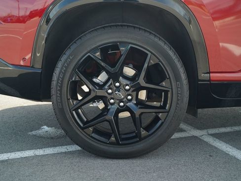 Used 2025 Chevrolet Traverse RS AWD/4WD image 42